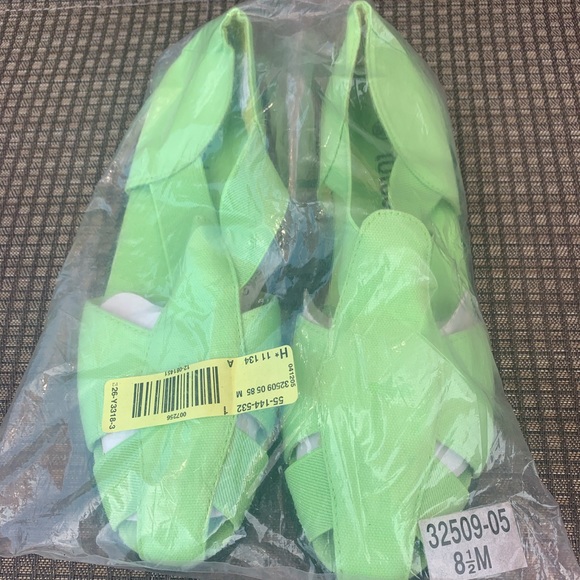 NEW totes shoes - sz 8.5 - Picture 2 of 8